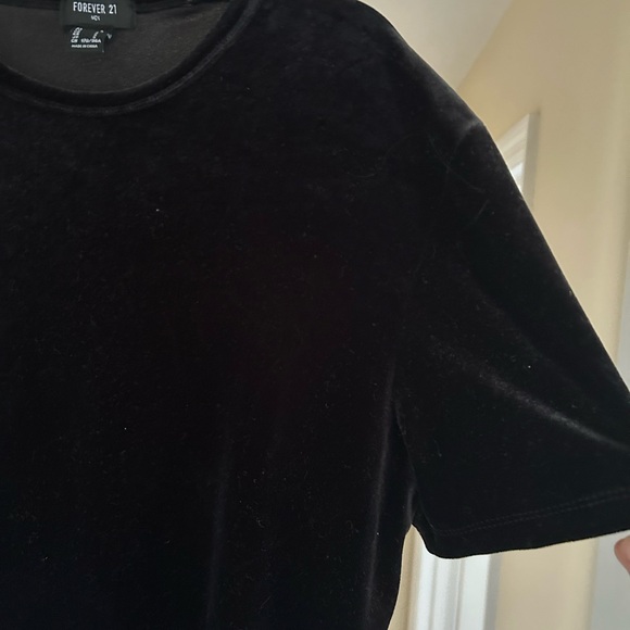 Forever 21 Velvet Black Size Small Short Sleeve Shirt - Picture 2 of 3